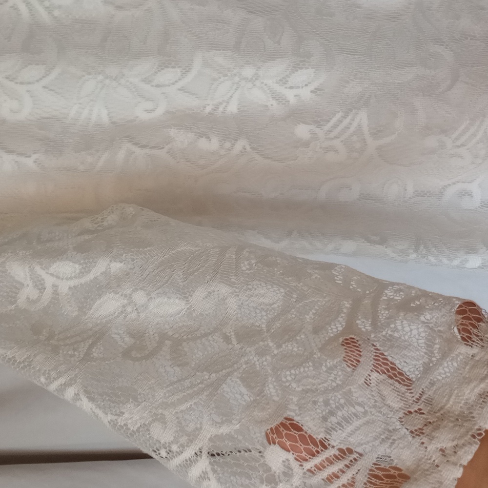 Ellen Weaver pretty white lace dress! - Picture 3 of 6